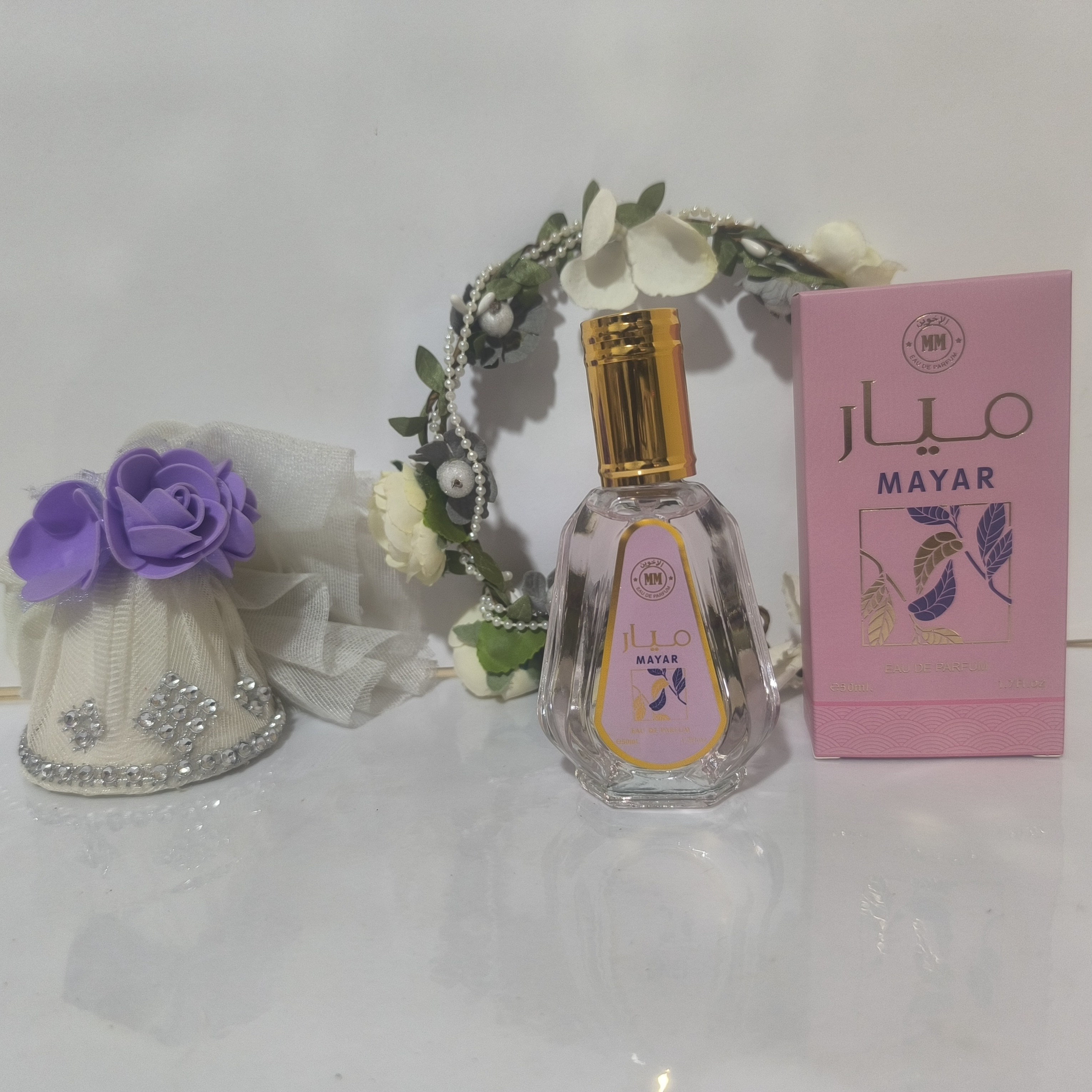 عطر میار (Mayar) از برند الاخوین با رایحه میوه‌ای، گلی و شیرین زنانه